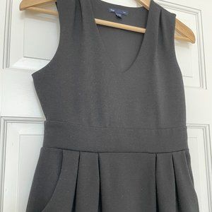 Little black dress (v-neck thick jersey dress with pockets)